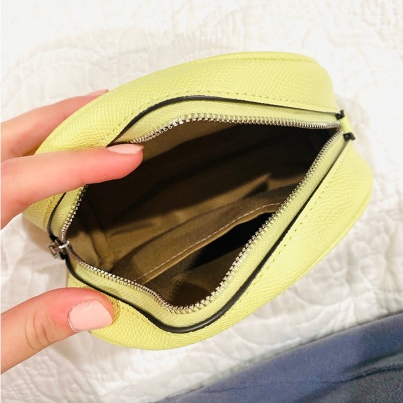 Coach Crossgrain Leather Dome Cosmetic Case MSRP $118 Pale Lime Green - Picture 5 of 6